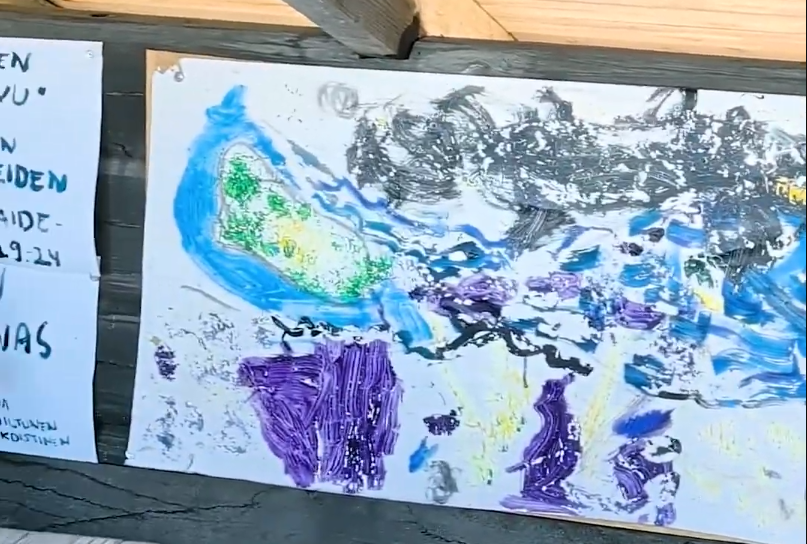Pittura astratta vibrante con colori vivaci come blu, verde, viola e giallo, che raffigura un paesaggio stilizzato.