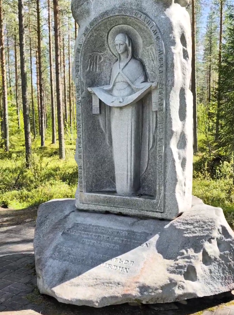 Monumeto ai caduti ukraini nella guerra d'inverno contro la Finlandia.
