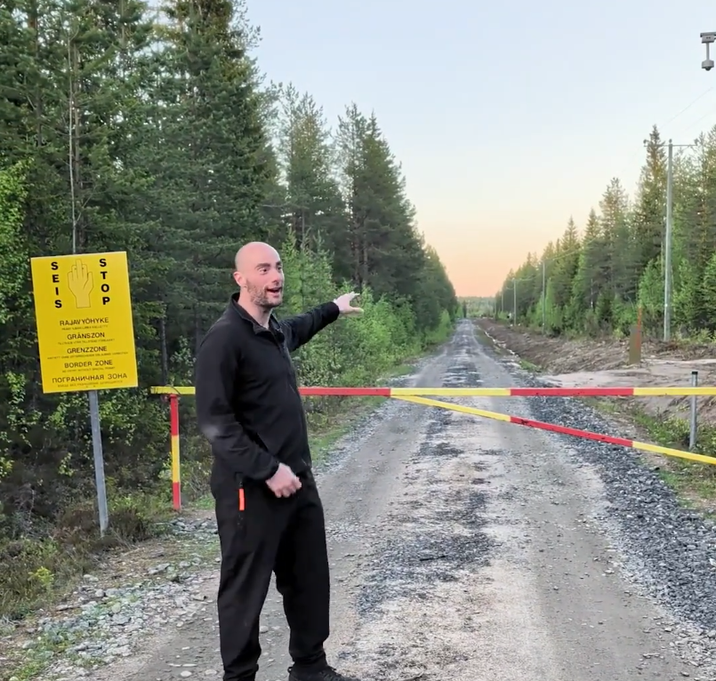 Posto di blocco al confine tra finlandia e russia.