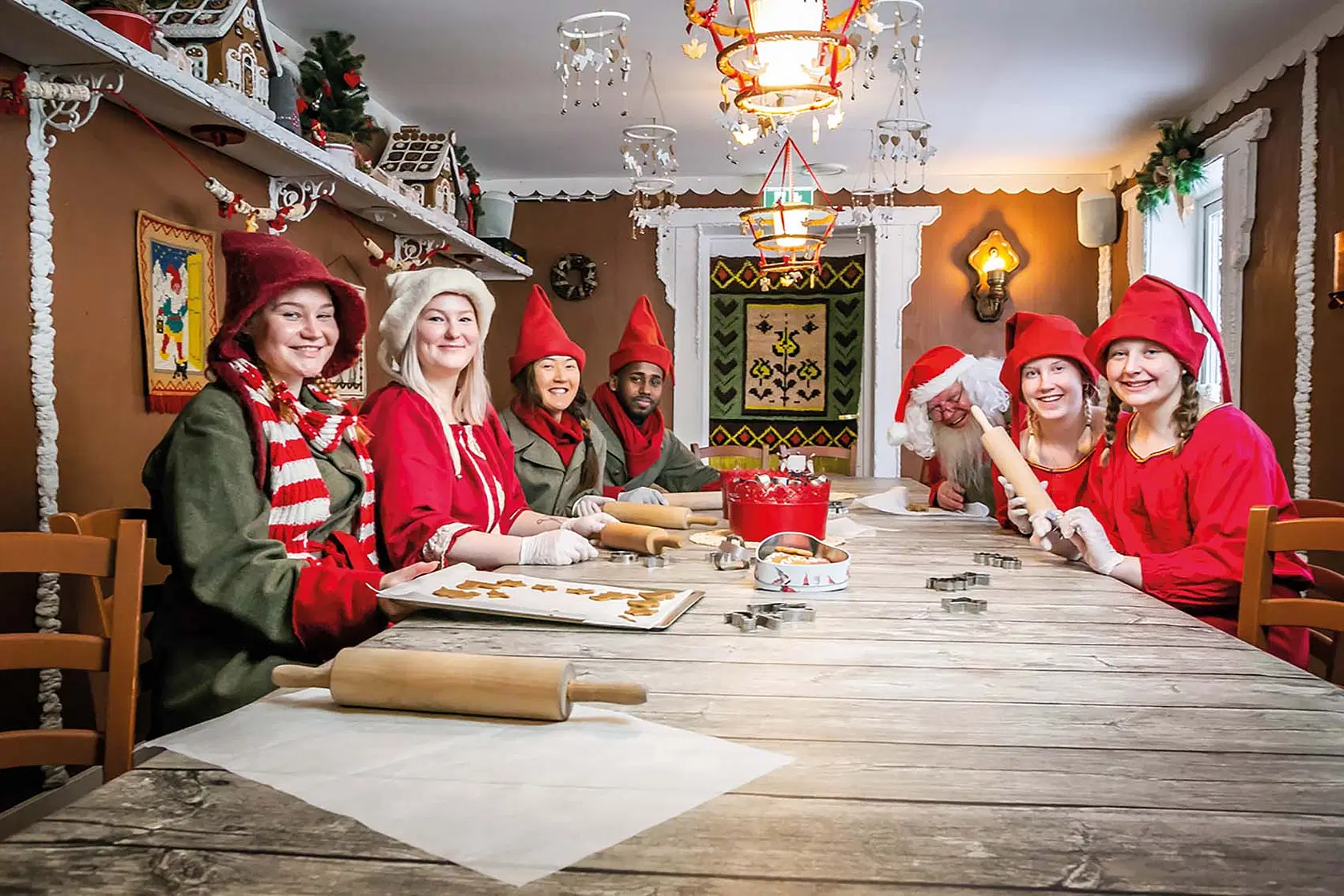 Villaggio degli elfi, renne e babbo natale — foto 1