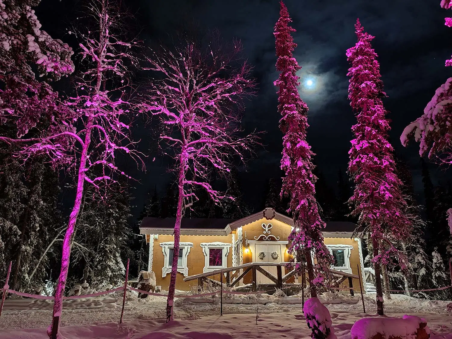 Villaggio degli elfi, renne e babbo natale — foto 3